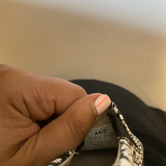 AKID 4C slip on shoes. Snake skin pattern. - Picture 2 of 3